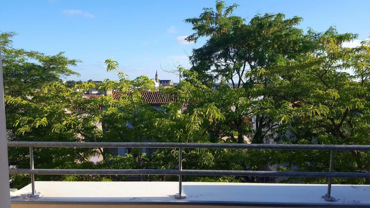 Votre Escale - Le Petit Montmartre Daire Niort Dış mekan fotoğraf